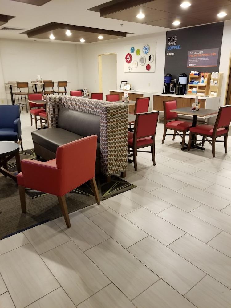 Holiday Inn Express By Ihg Douglas Zewnętrze zdjęcie