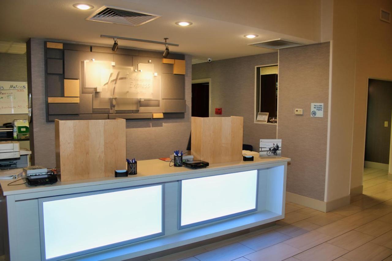 Holiday Inn Express By Ihg Douglas Zewnętrze zdjęcie