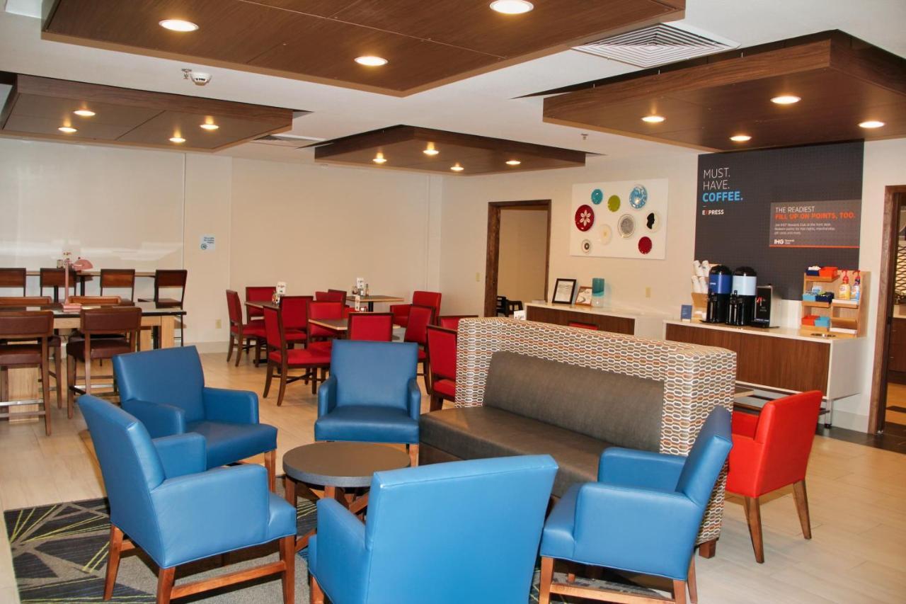 Holiday Inn Express By Ihg Douglas Zewnętrze zdjęcie