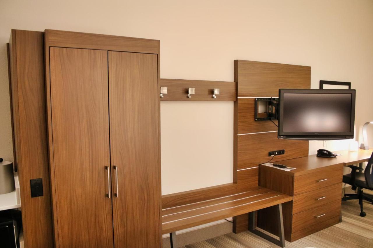 Holiday Inn Express By Ihg Douglas Zewnętrze zdjęcie