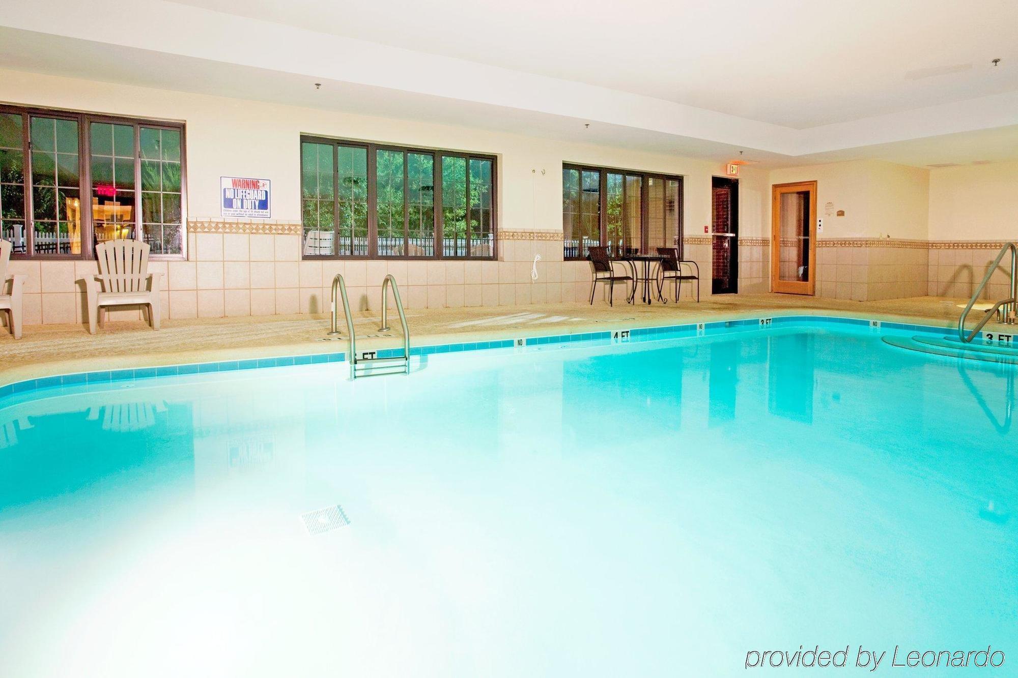Holiday Inn Express By Ihg Douglas Zewnętrze zdjęcie